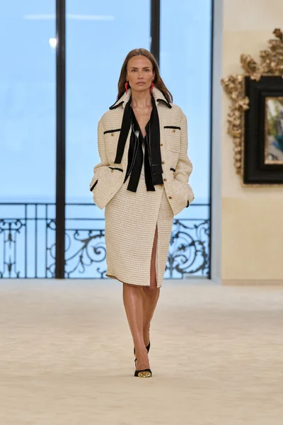 Look 28